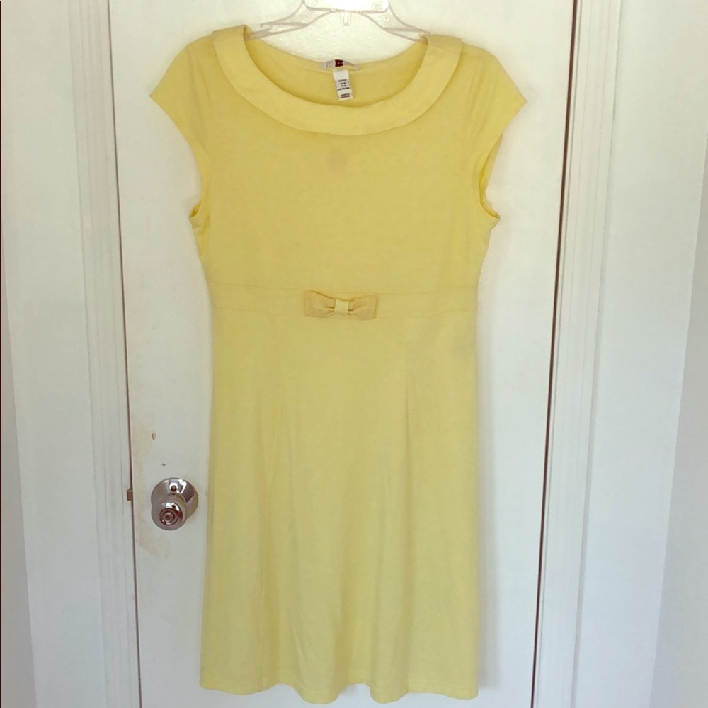 Butter Yellow Trend. H&M  vintage retro style scoop neck dress